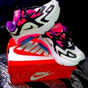 Toddler Nike sneaker Beautiful colors! Size 11C